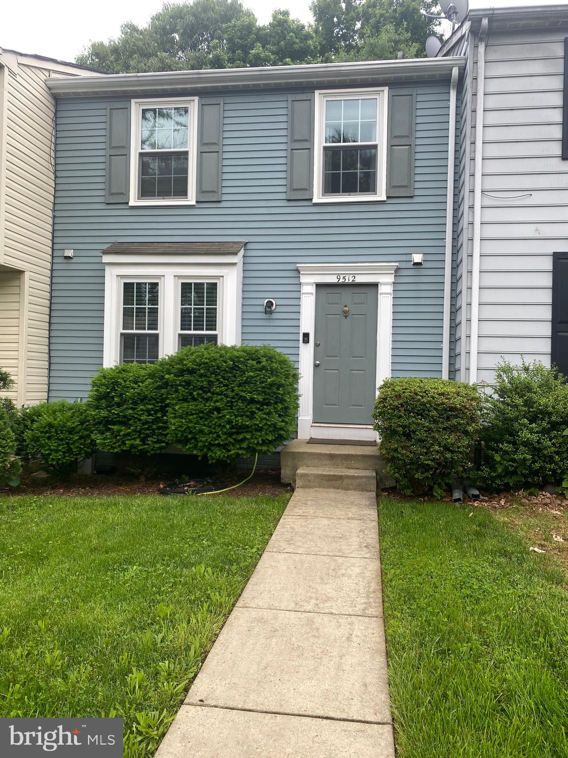 2 bed, 2.5 bath townhouse in desirable Laurel Neighborhood.