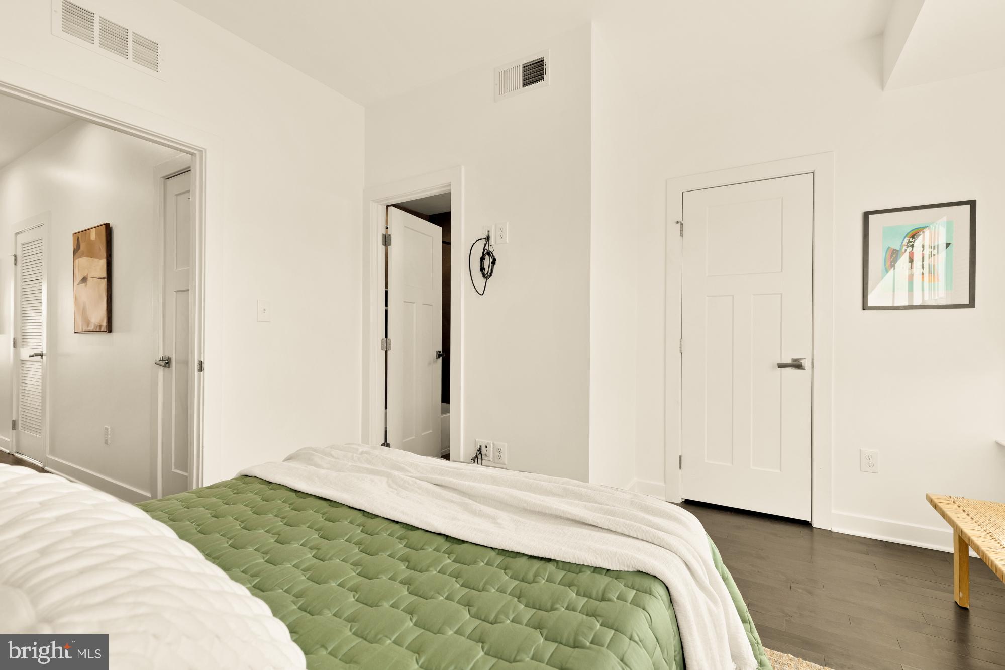 HYATTSVILLE - Residential