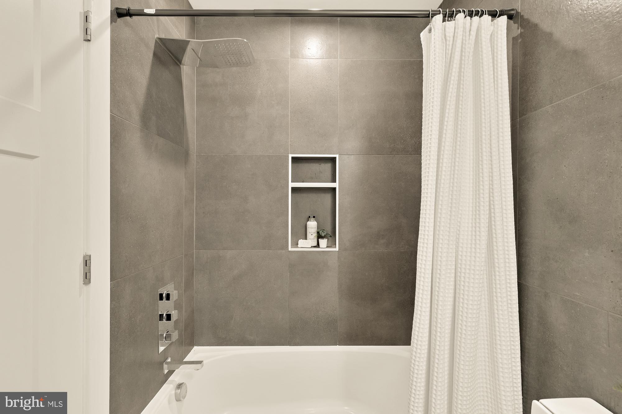 HYATTSVILLE - Residential