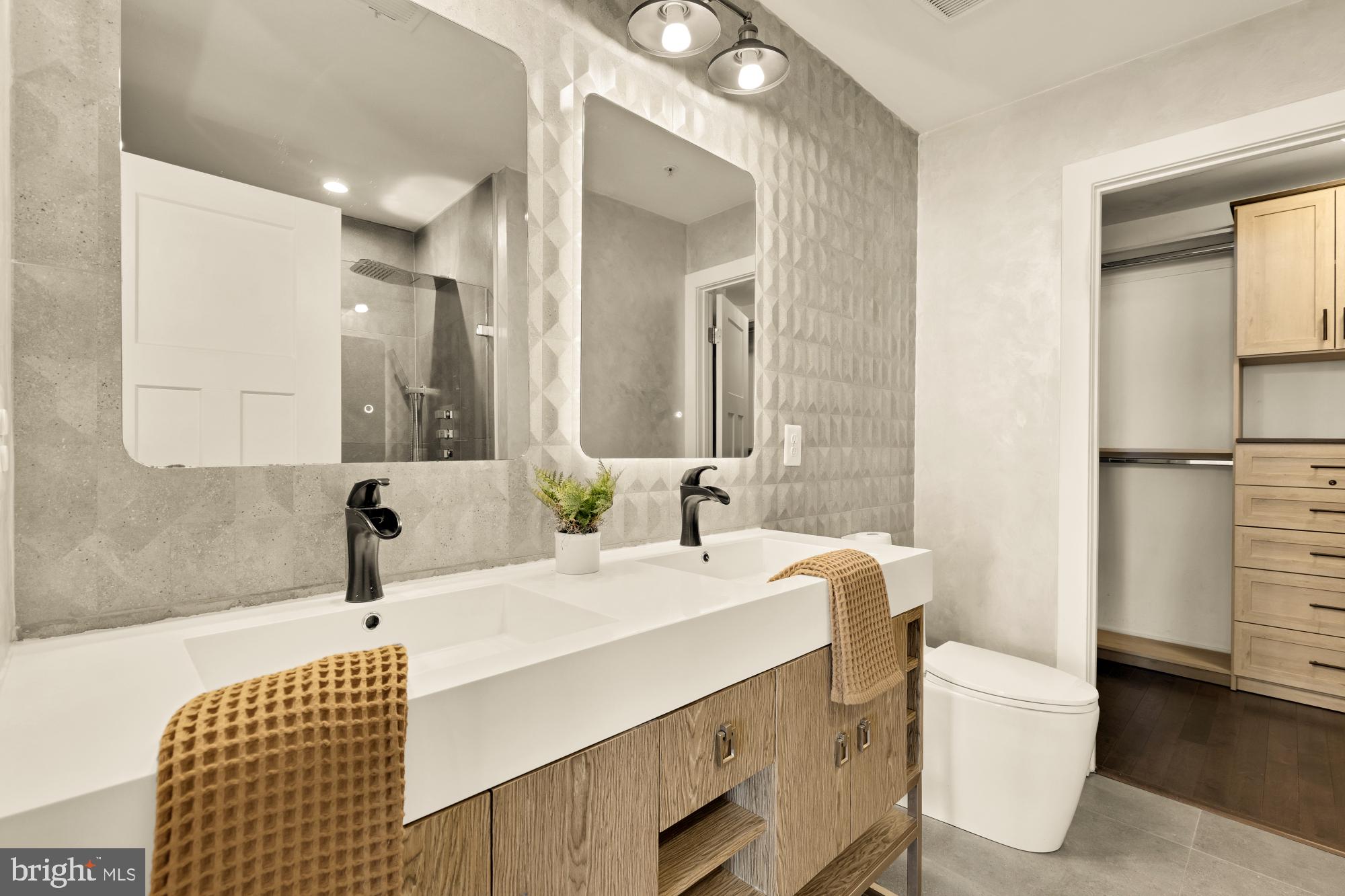 HYATTSVILLE - Residential