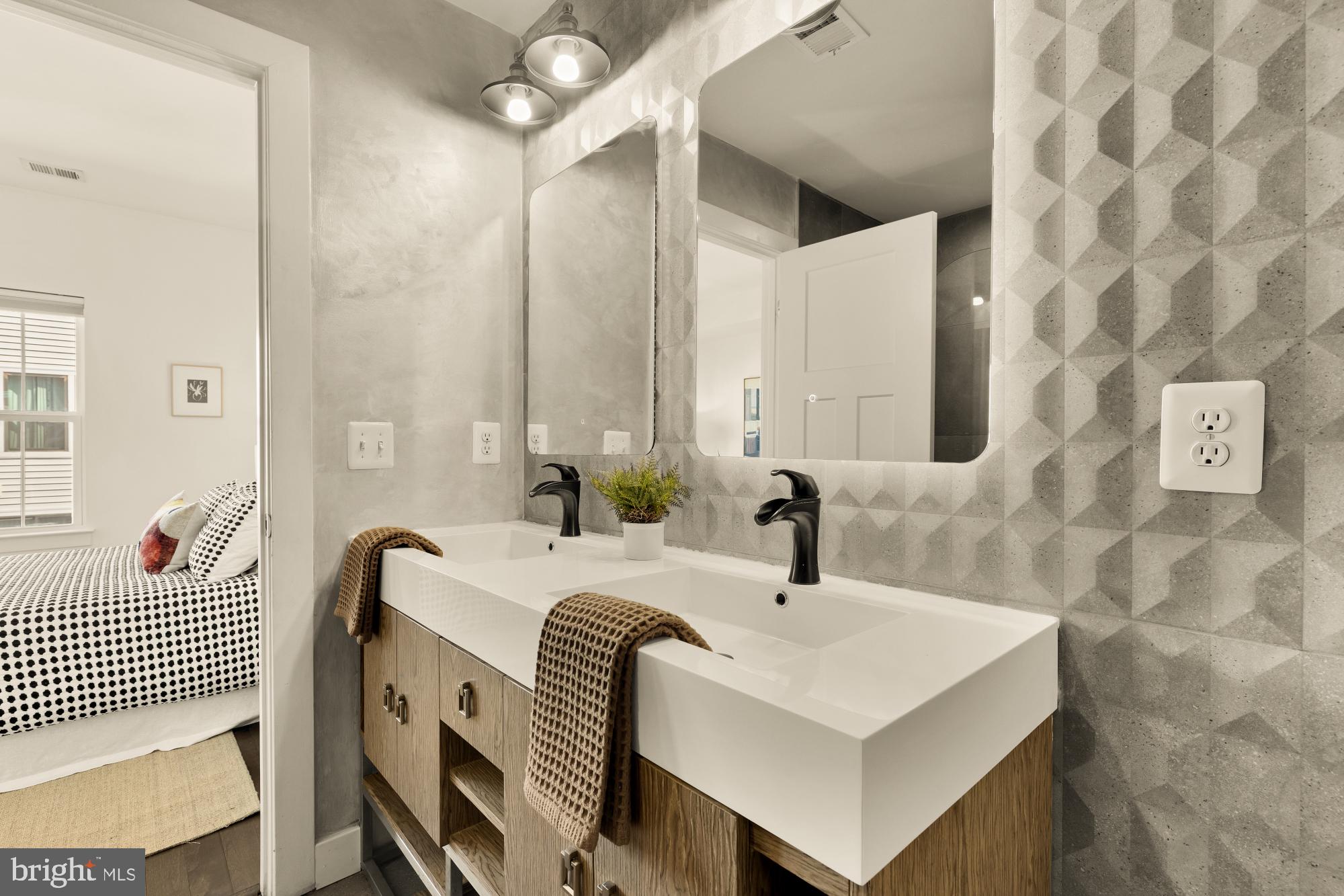 HYATTSVILLE - Residential