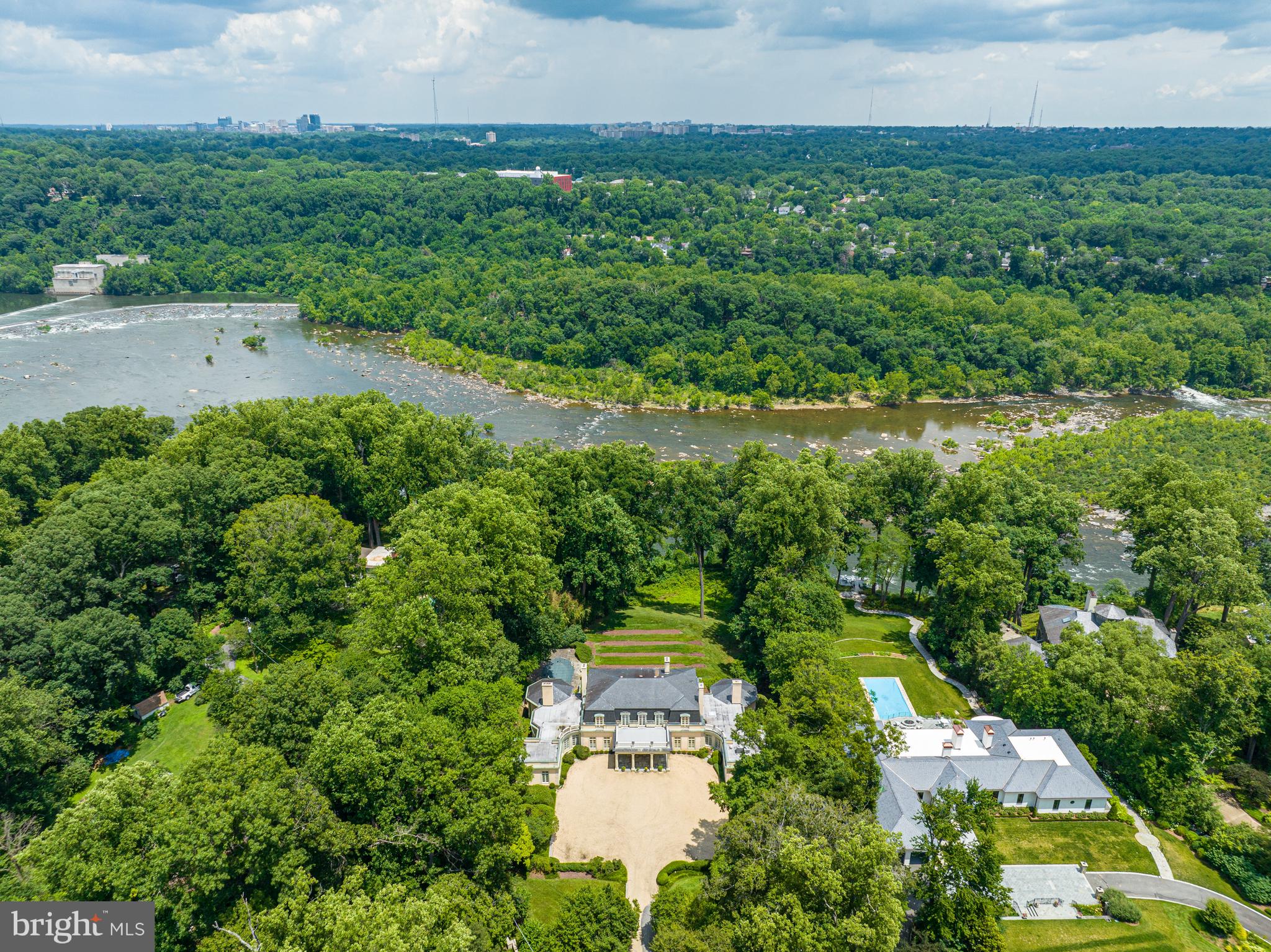 CHAIN BRIDGE - Residential