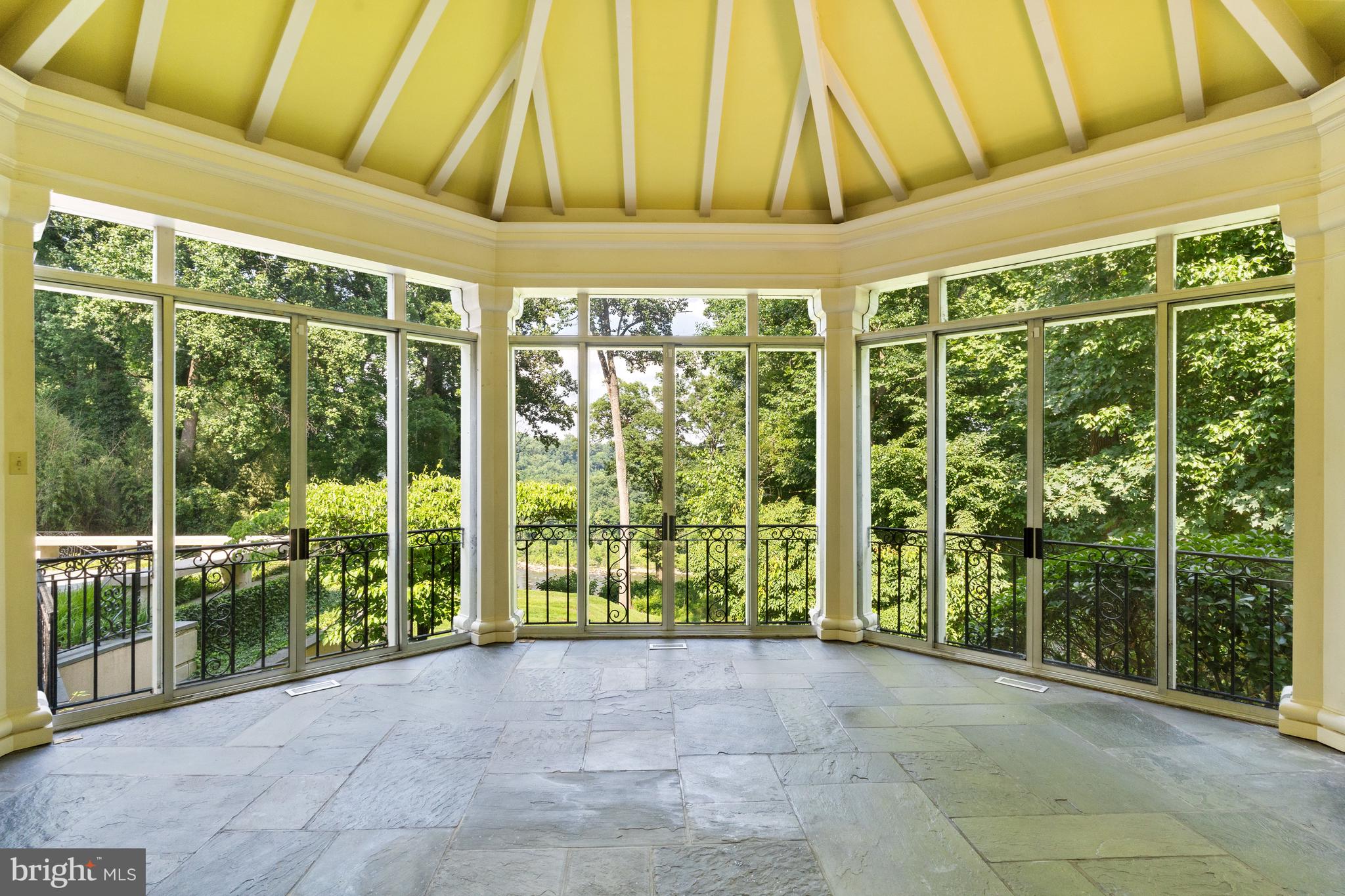 CHAIN BRIDGE - Residential