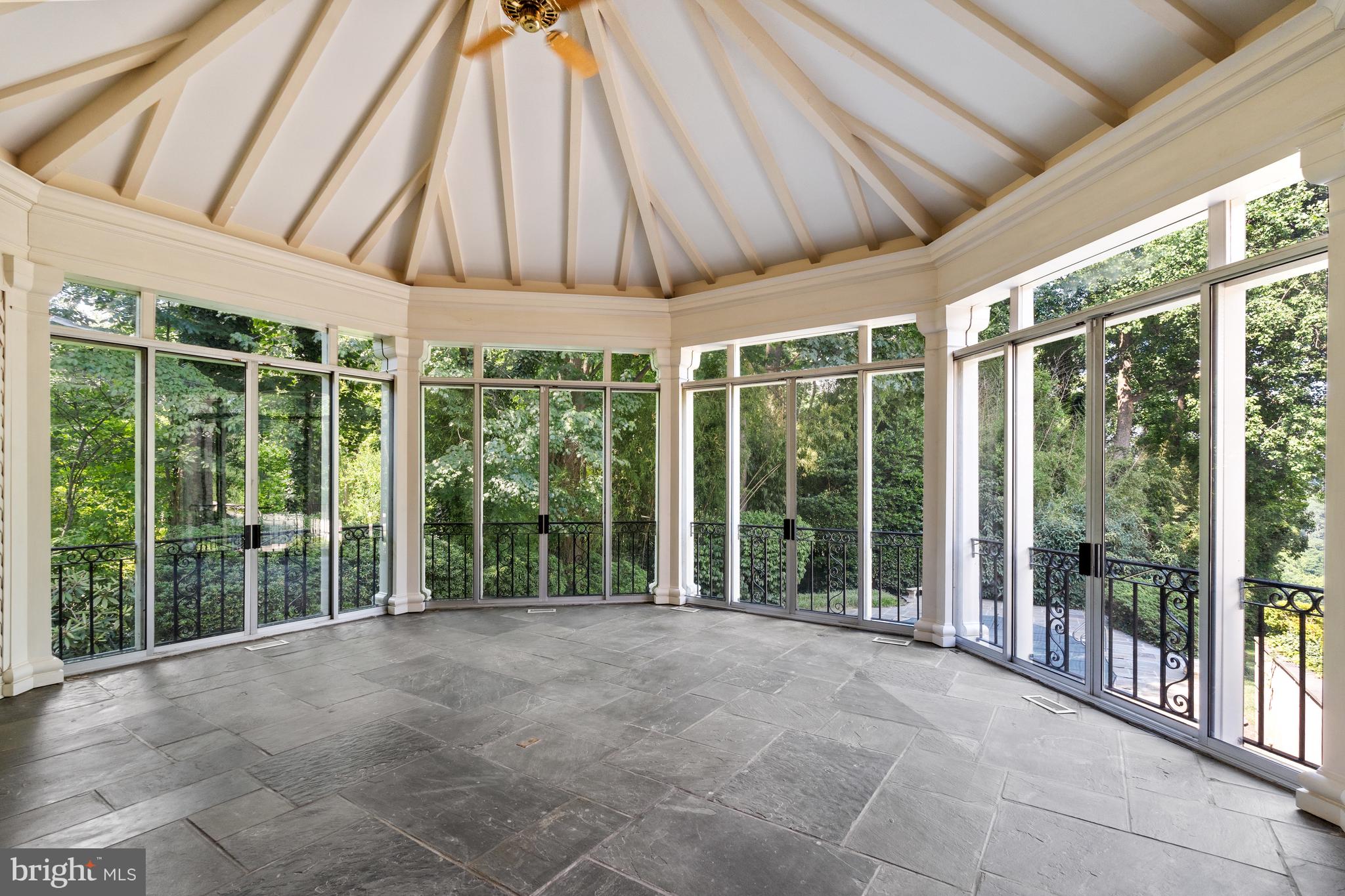 CHAIN BRIDGE - Residential