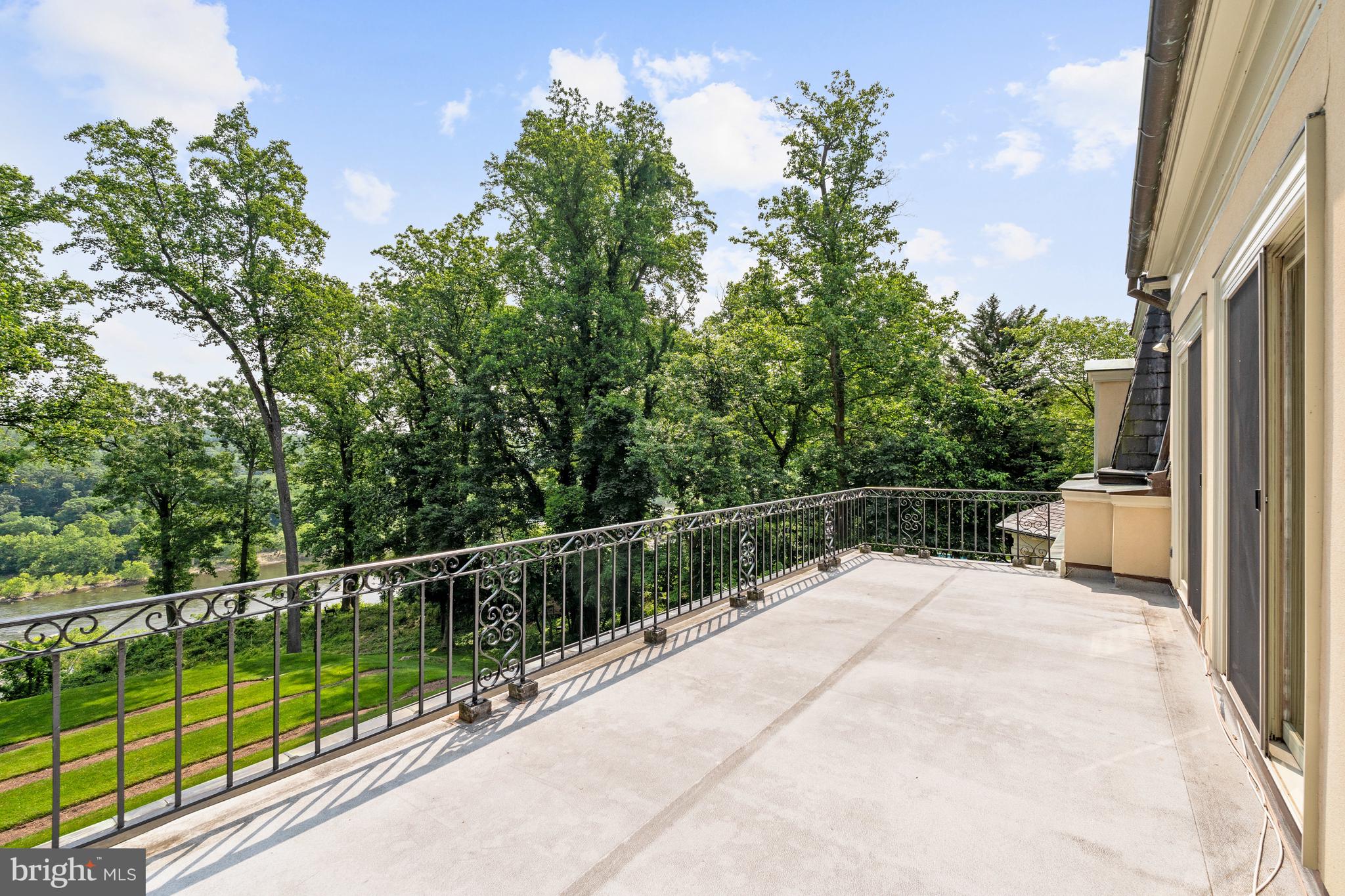 CHAIN BRIDGE - Residential