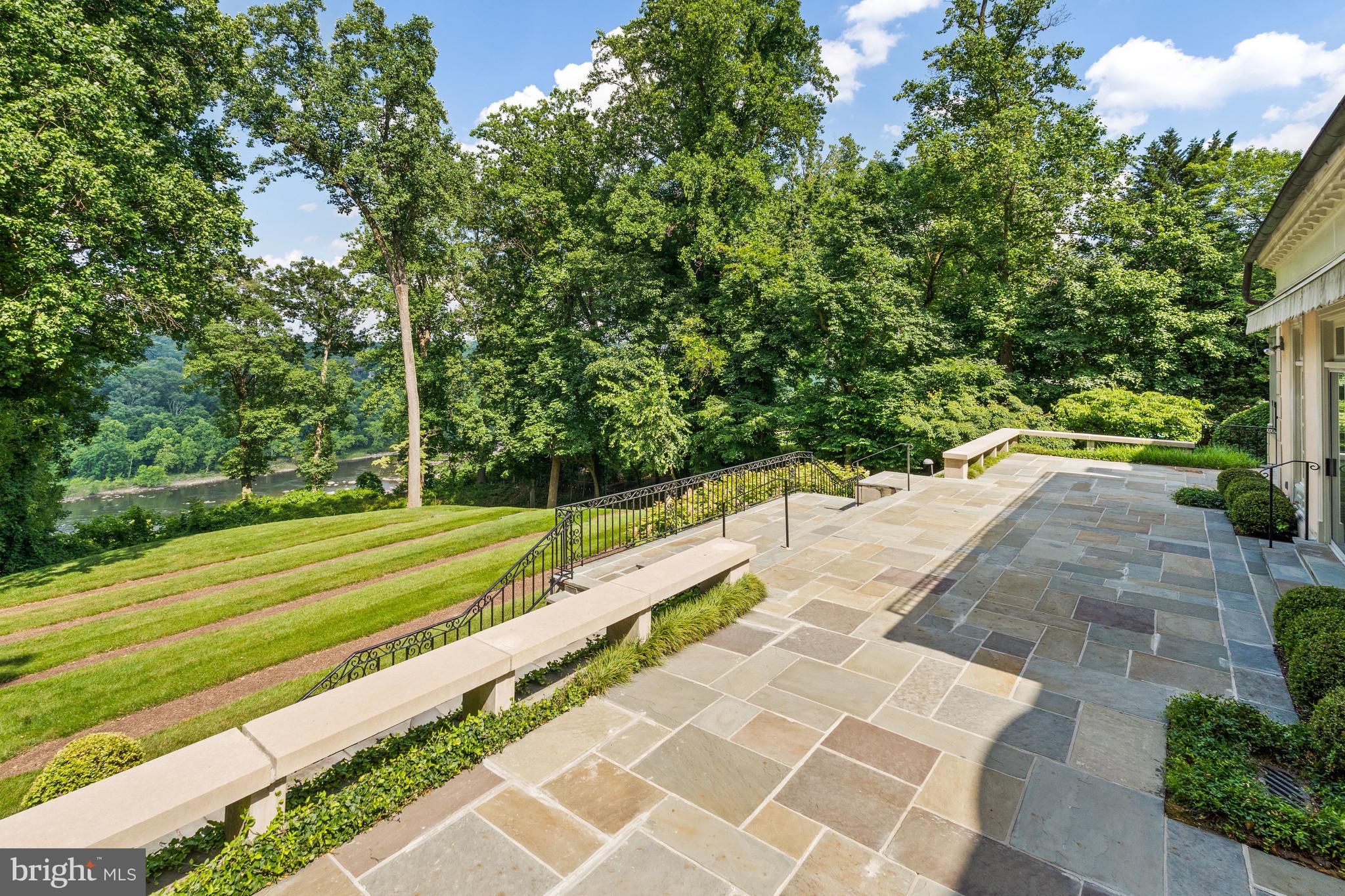 CHAIN BRIDGE - Residential