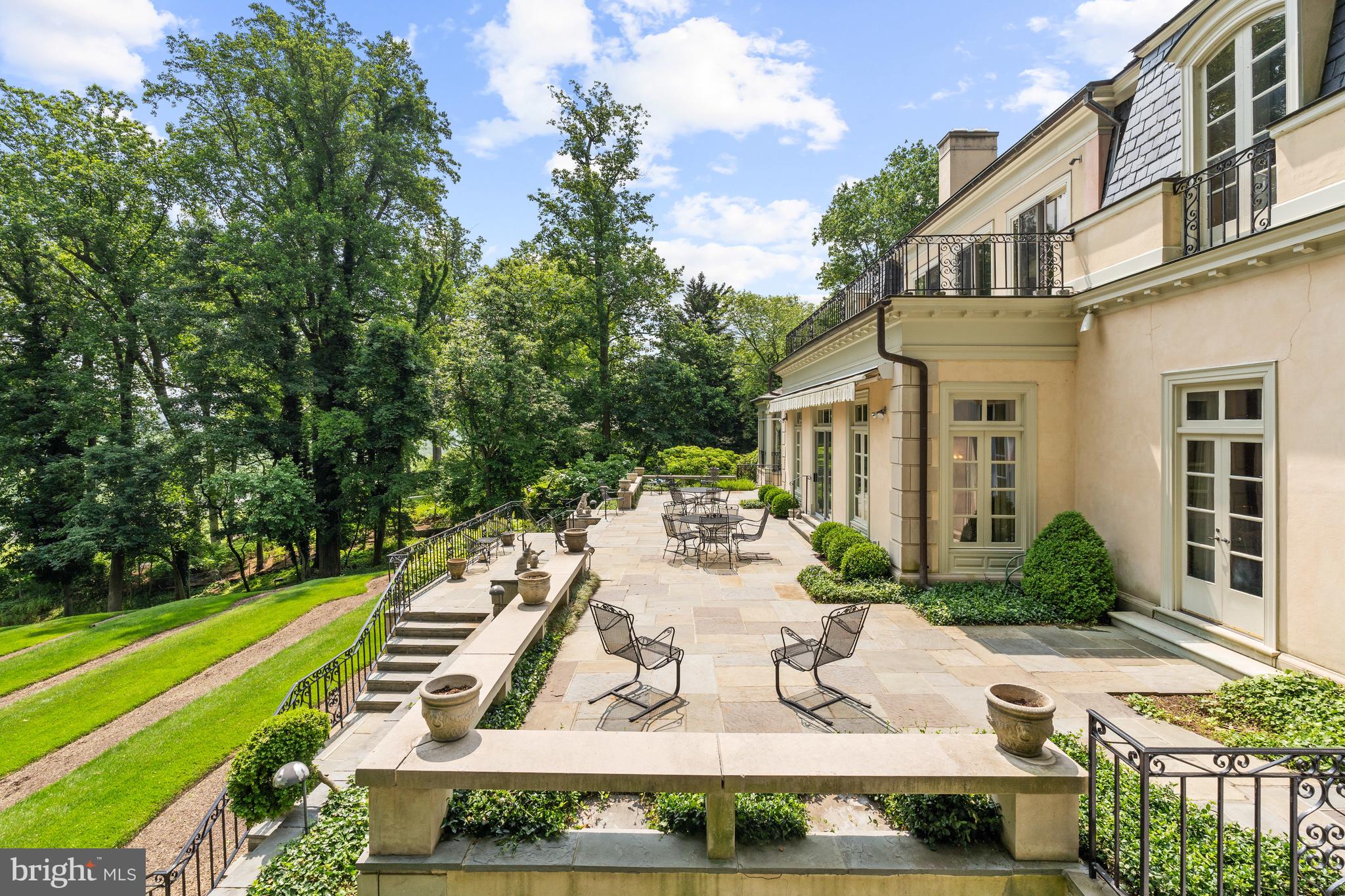 CHAIN BRIDGE - Residential