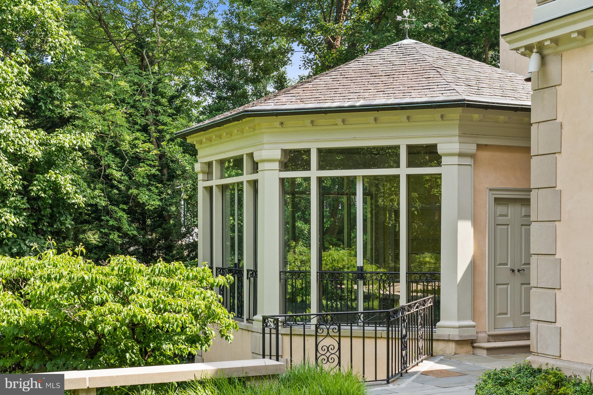 CHAIN BRIDGE - Residential