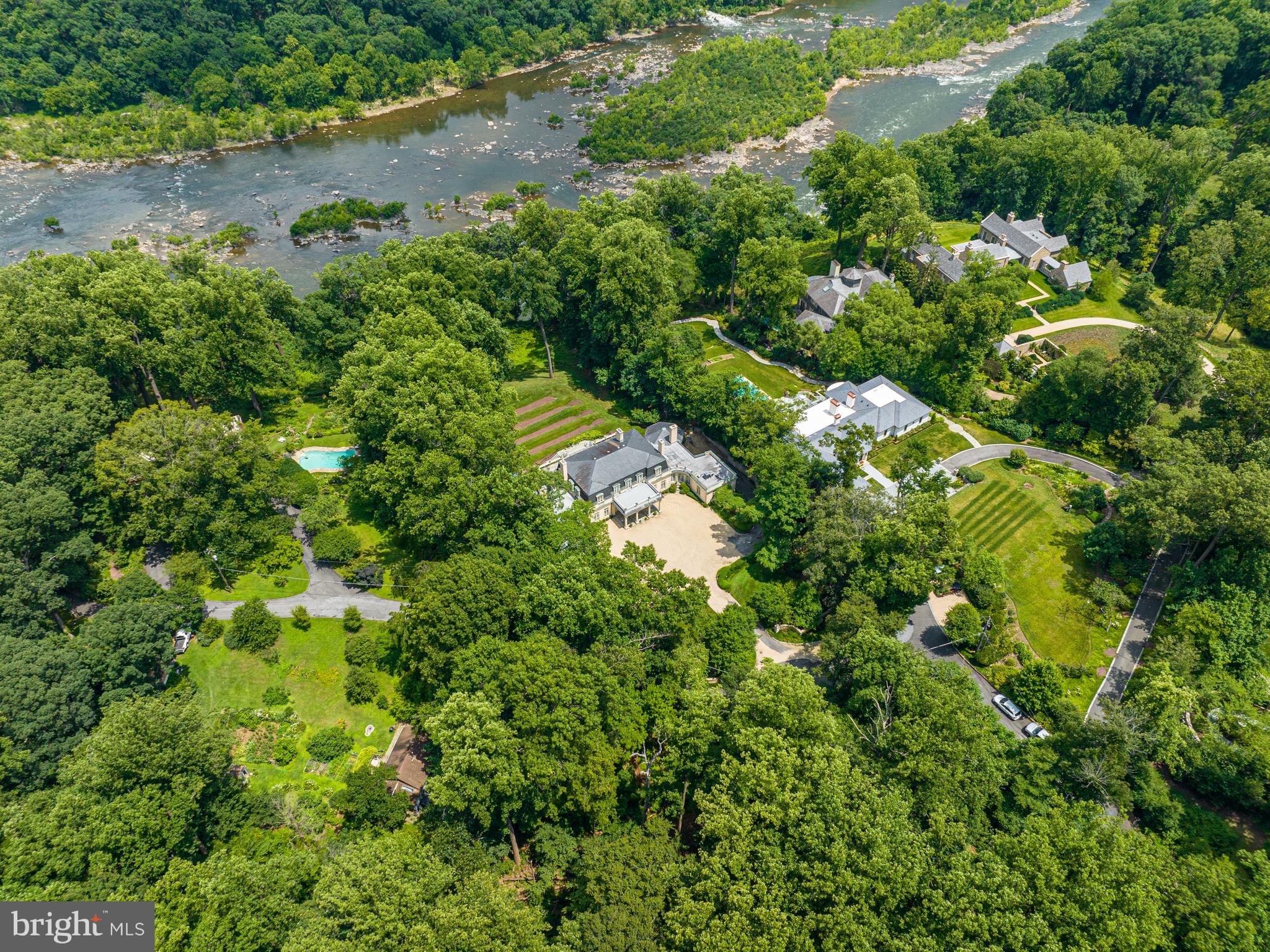 CHAIN BRIDGE - Residential