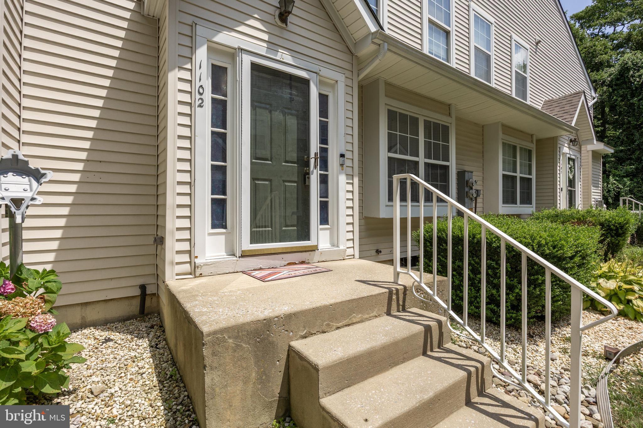 1102 TANGLEWOOD DR