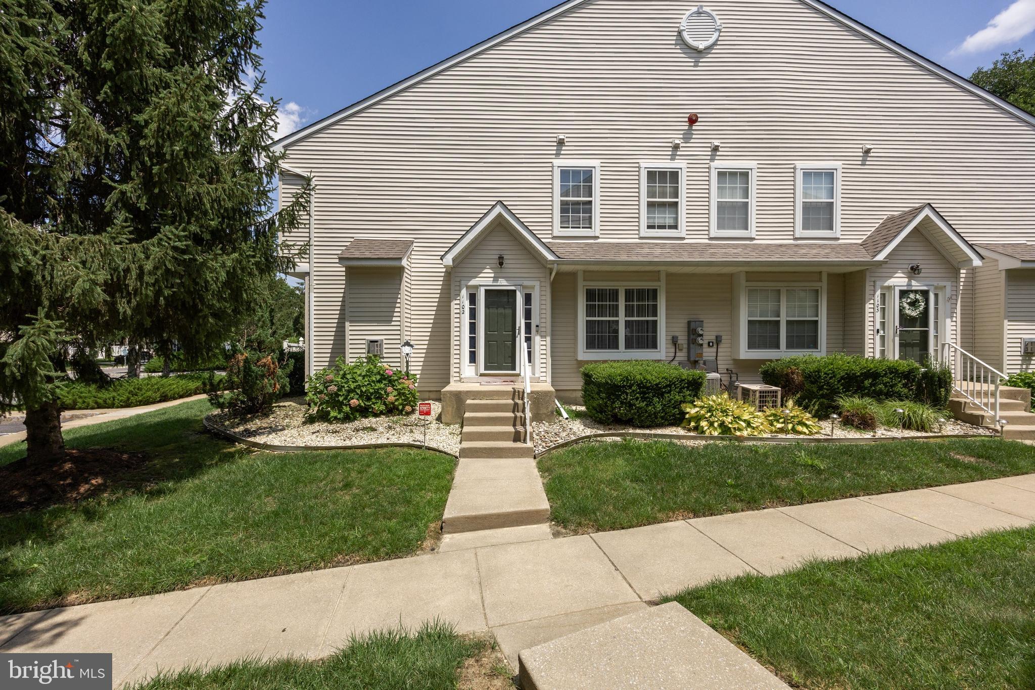 1102 TANGLEWOOD DR