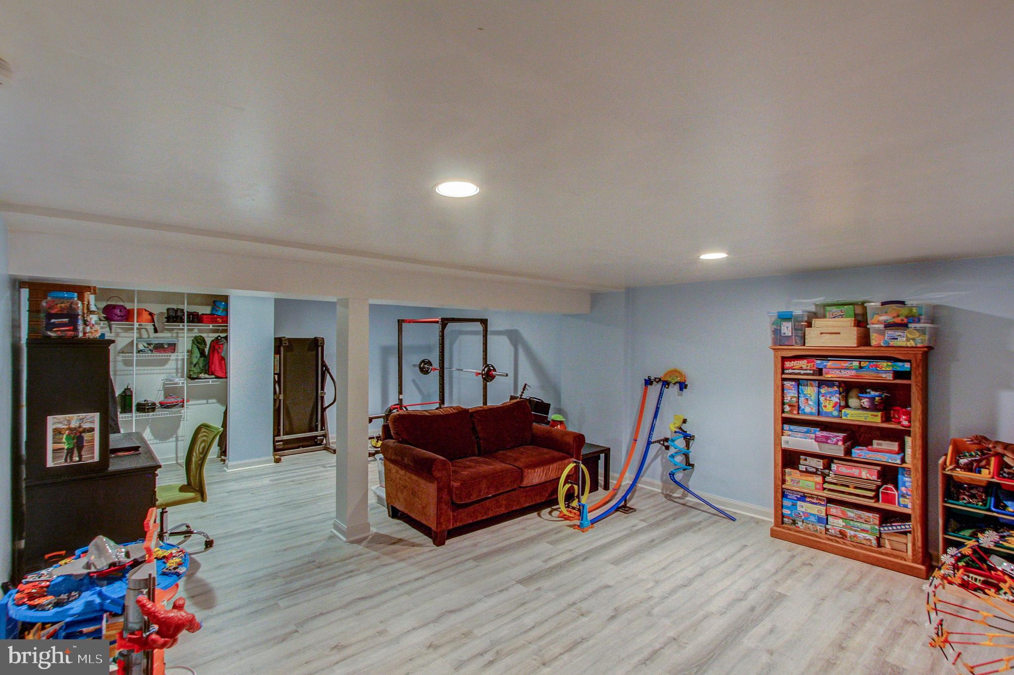 COLONIAL VIL - Residential