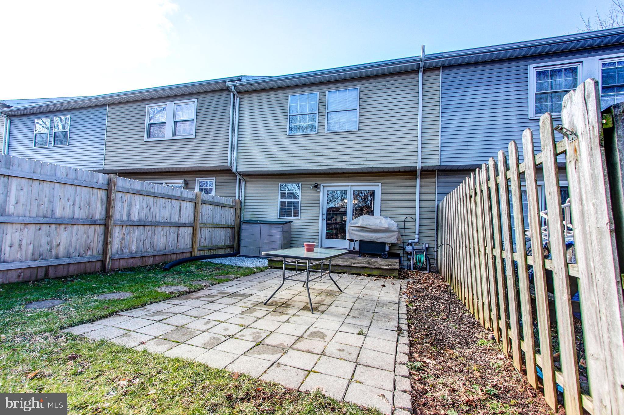 COLONIAL VIL - Residential