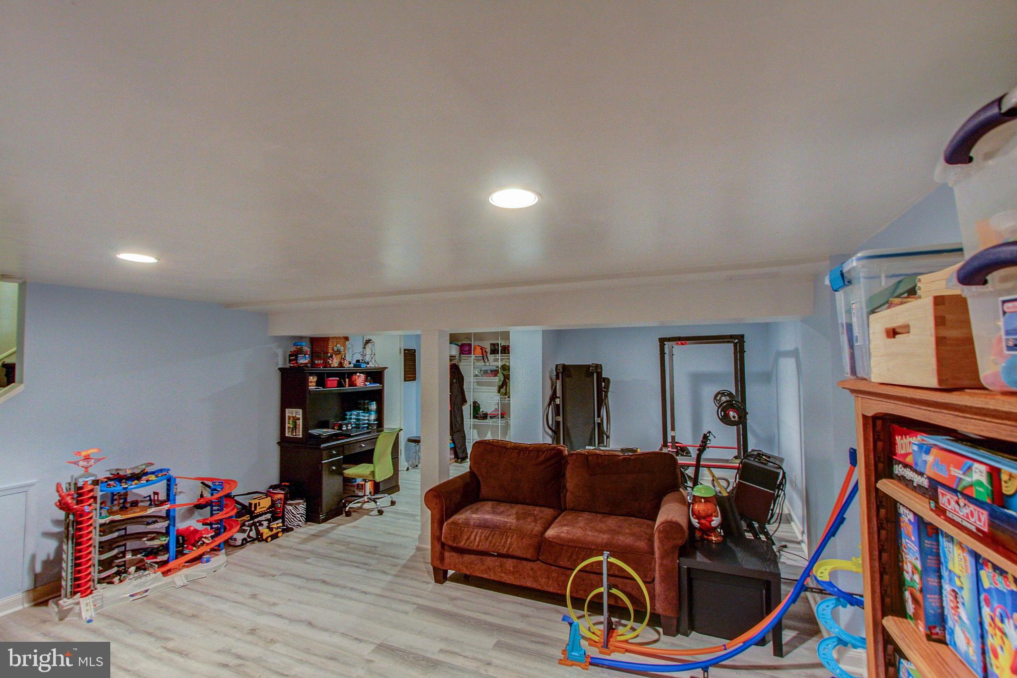 COLONIAL VIL - Residential