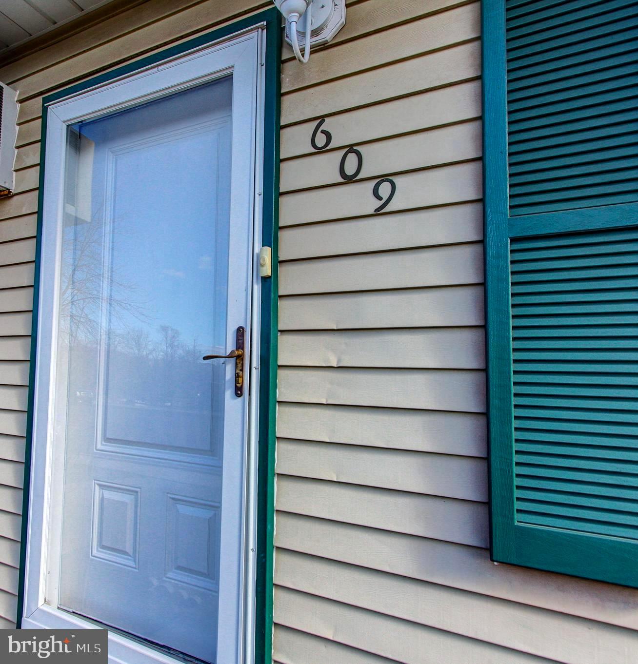 COLONIAL VIL - Residential