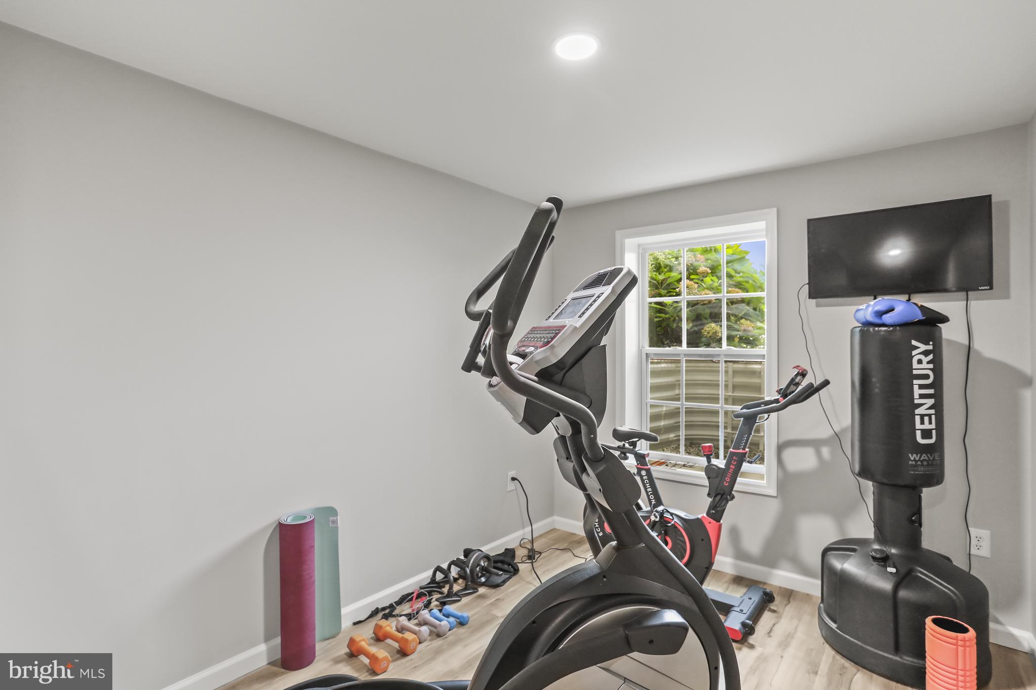 WHISPERING  RUN - Residential