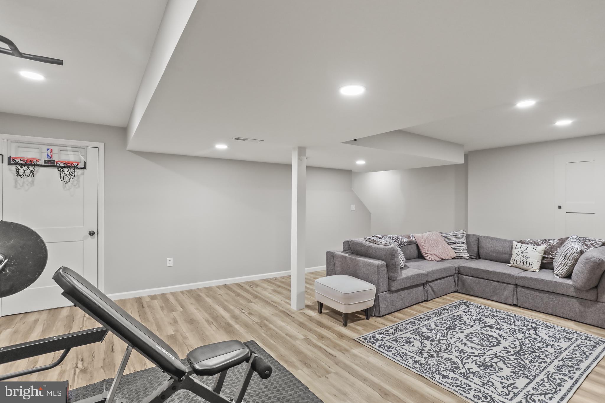 WHISPERING  RUN - Residential