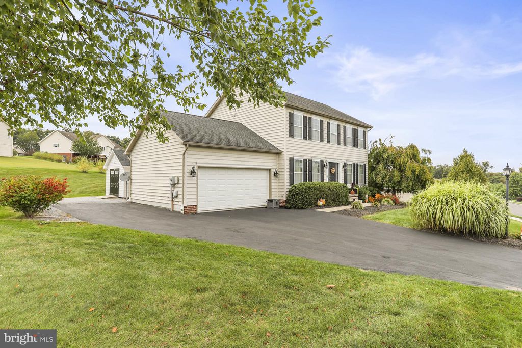 Photo of 21 Tyler Drive, HANOVER, PA 17331 (MLS # PAYK2090990)