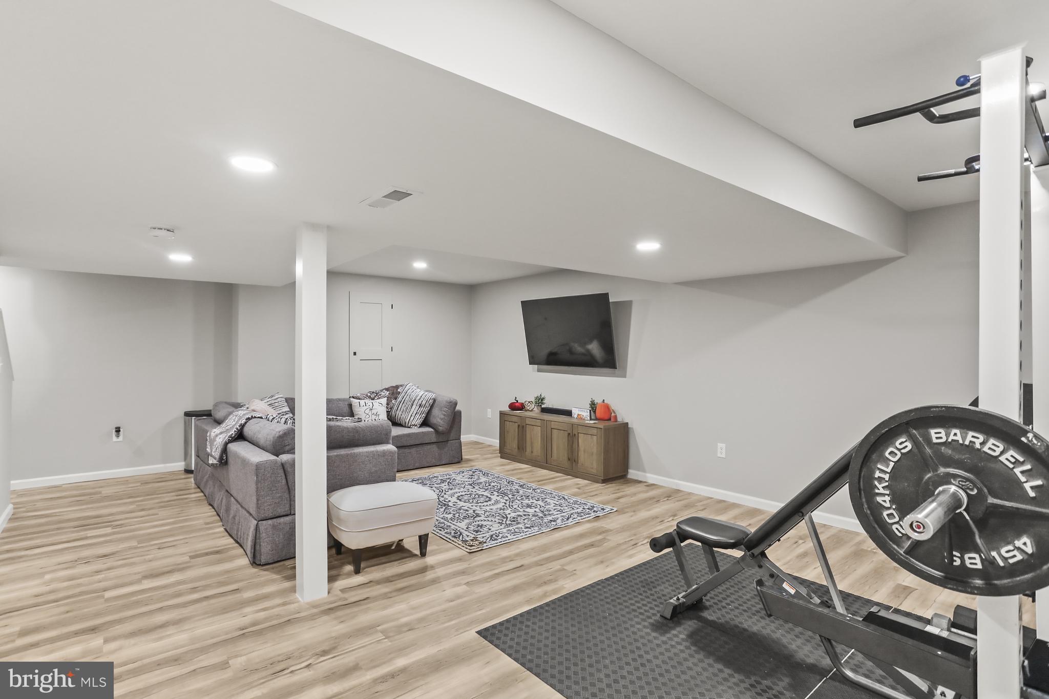 WHISPERING  RUN - Residential