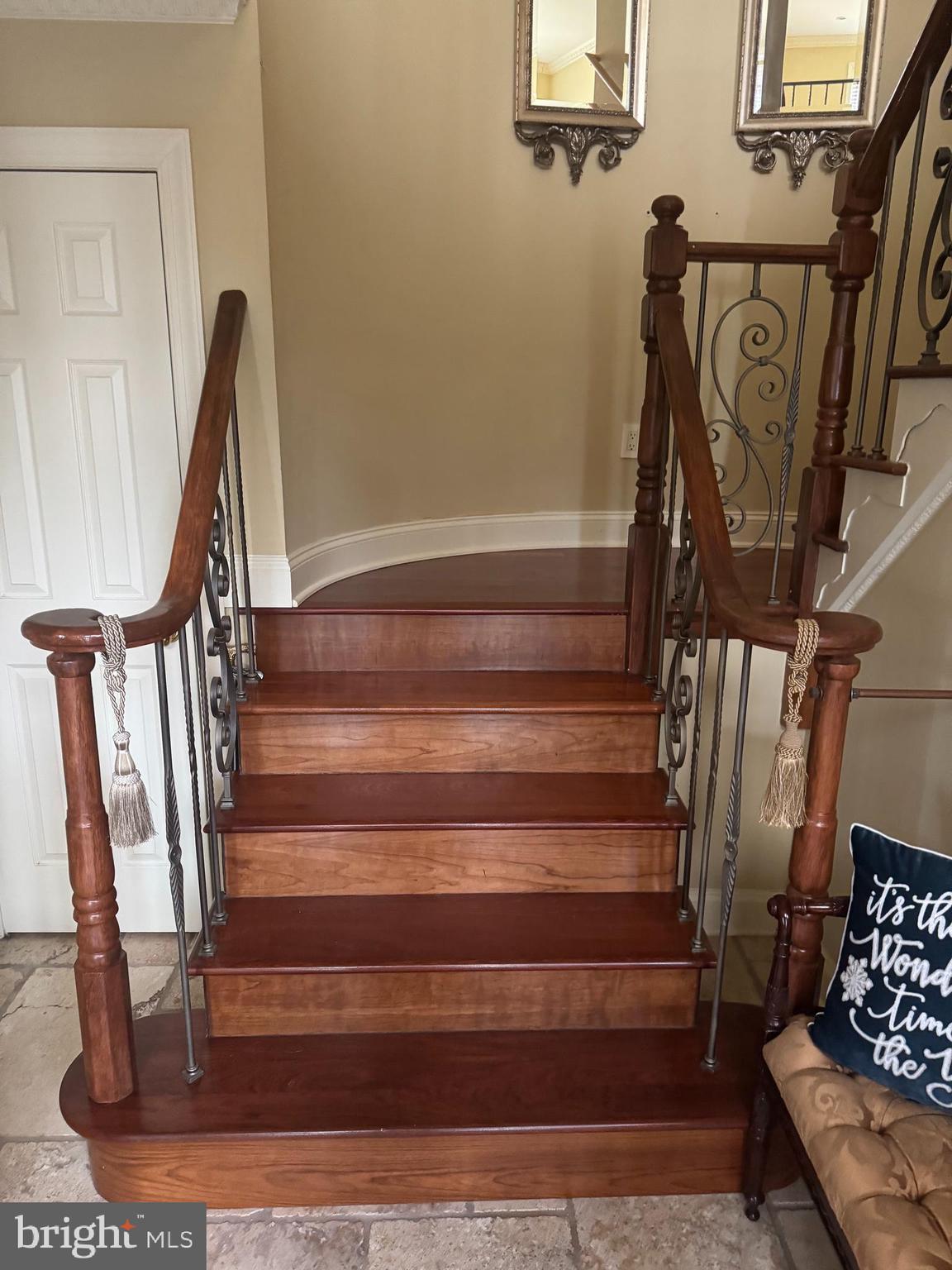 1704 SARATOGA COURT