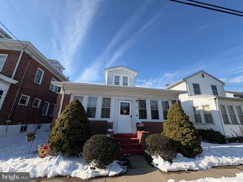 Homes For Sale - 416 E Franklin Street<br/> HAMILTON, NJ 08610