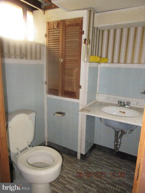 FOX RIDGE MANOR - Residential