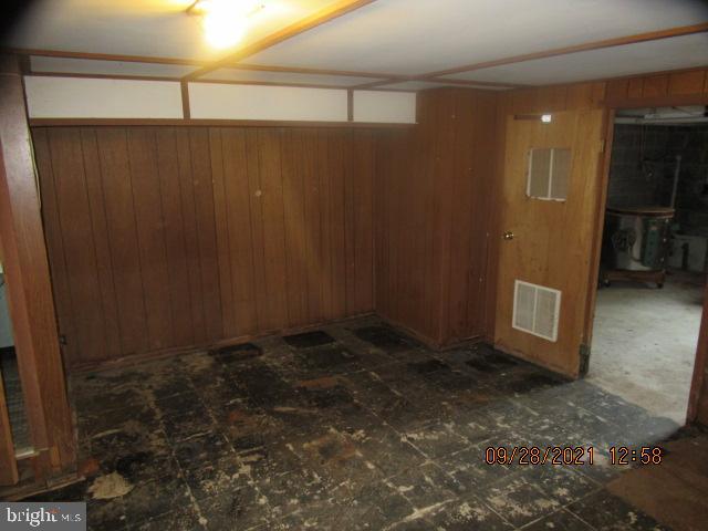 FOX RIDGE MANOR - Residential