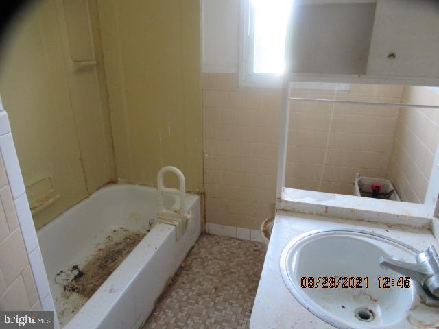 FOX RIDGE MANOR - Residential