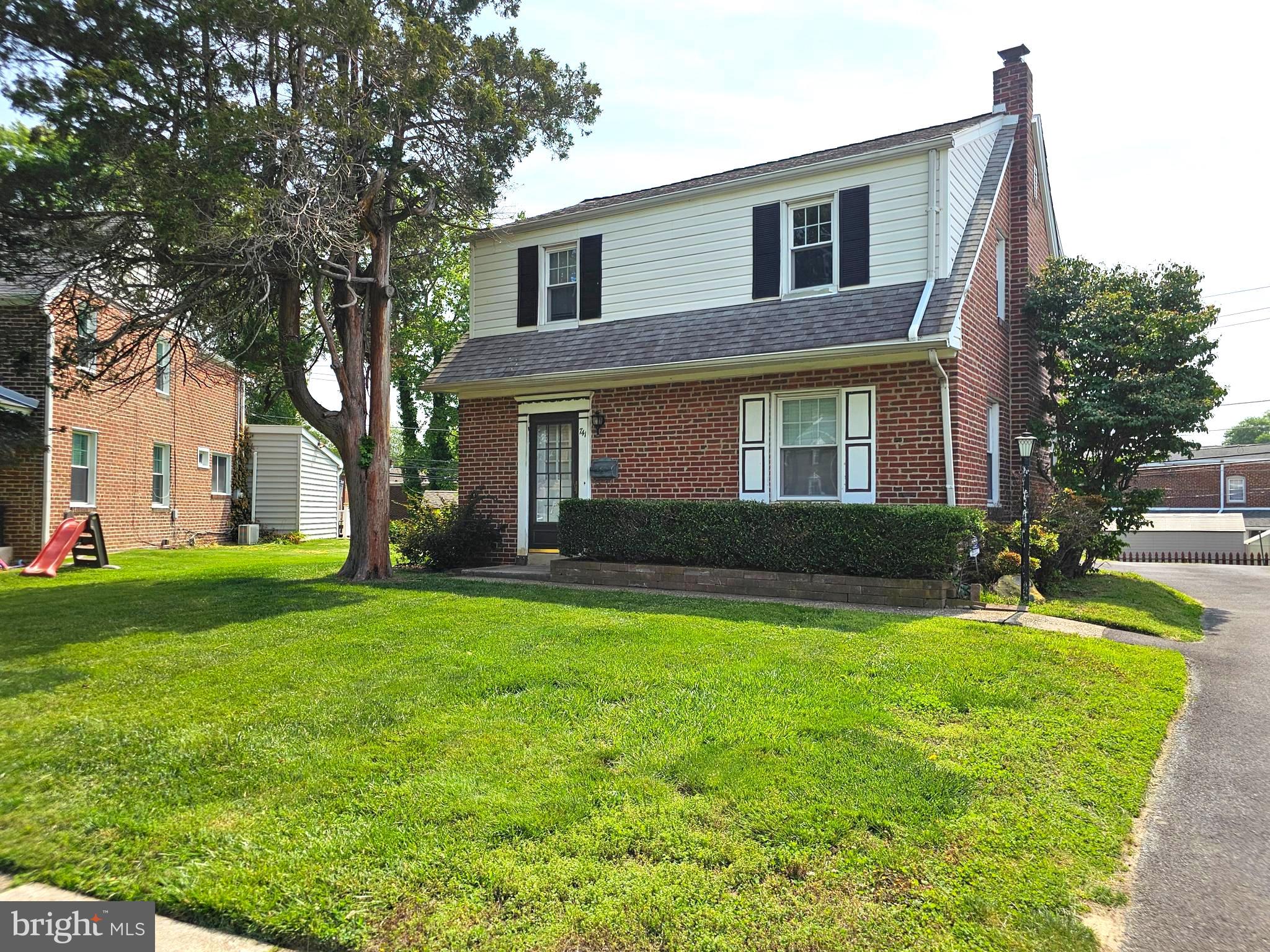 Charming Two Story brick colonial home featuring three bedrooms, one bath, large enclosed rear porch,
garage, off street parking and a nice size rear yard all in the Ridley Twp School District !! The first floor features a large living room, full size dining room with built-in corner cabinet .and updated eat-in kitchen with granite counter top, stainless steel sink, dishwasher, gas cooking and the refrigerator will remain with the property. The second floor has three very spacious bedrooms and one full bath which is tiled. The basement is unfinished but offers great storage options. Large back porch with loads of windows that was also designed so that one side can open allowing for additional storage options if needed. Newer gas heater and central air installed approx. 2021. One car garage plus one car off street parking, nice size yard. storage shed and much more! Conveniently located to I-95, Blue Route, train, Philadelphia International Airport and major sporting venues. Property is being sold in "as-is" condition. Buyer to be responsible for the Ridley Township conditional resale certificate. Buyer is made aware that the listing
agent is part owner of the property. Owner/Listing agent is an Associate Broker in Pennsylvania and licensed Broker of Record for the state of Delaware with the Listing Office.