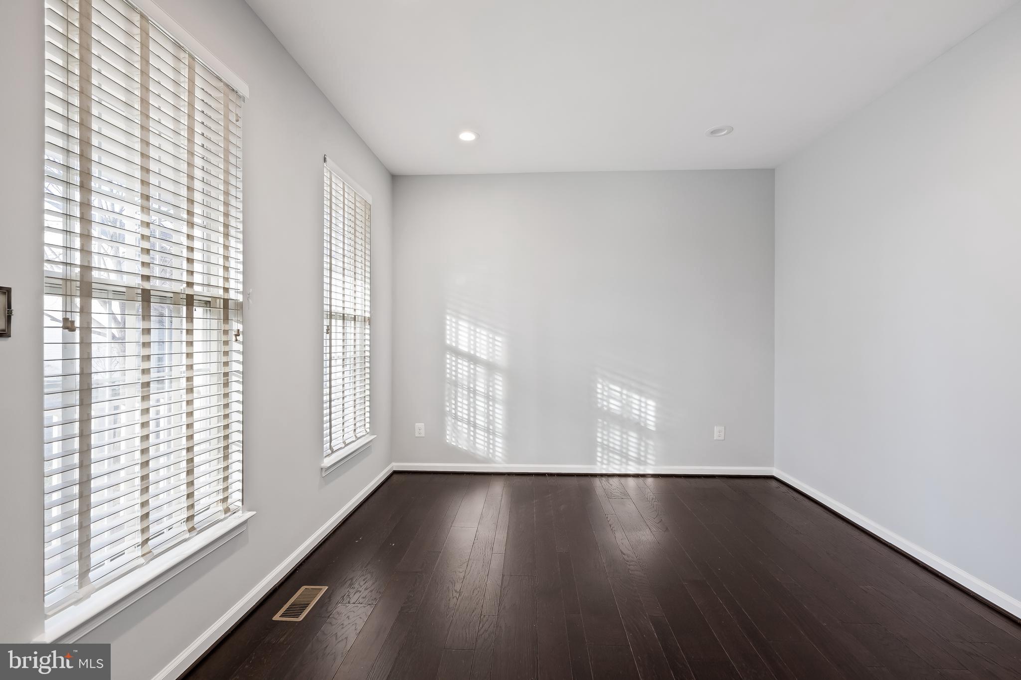 SOUTH RIDING - Residential Lease