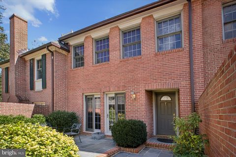 2697 MARCEY ROAD ARLINGTON VA 22207