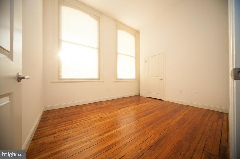 DOWNTOWN - Residential Lease