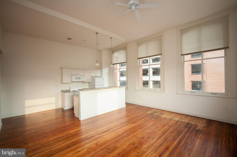 DOWNTOWN - Residential Lease