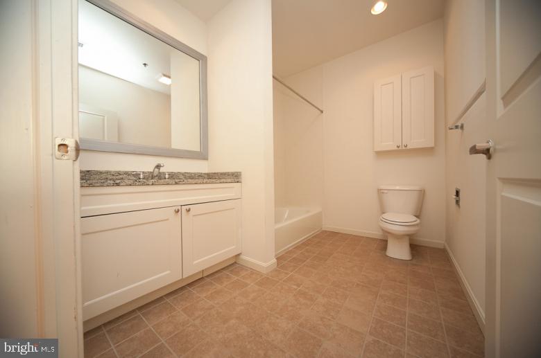 DOWNTOWN - Residential Lease