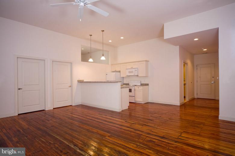 DOWNTOWN - Residential Lease