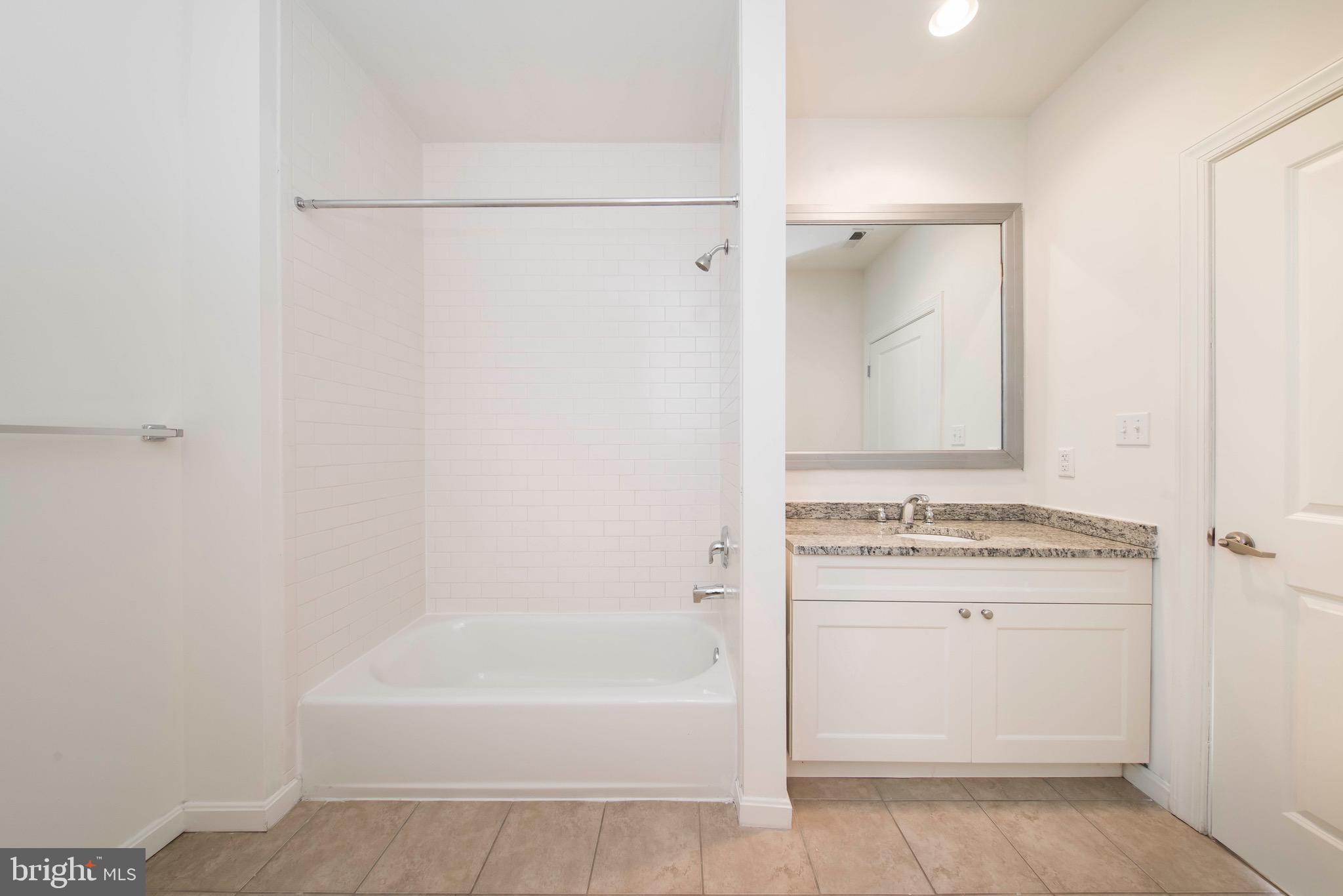 DOWNTOWN - Residential Lease