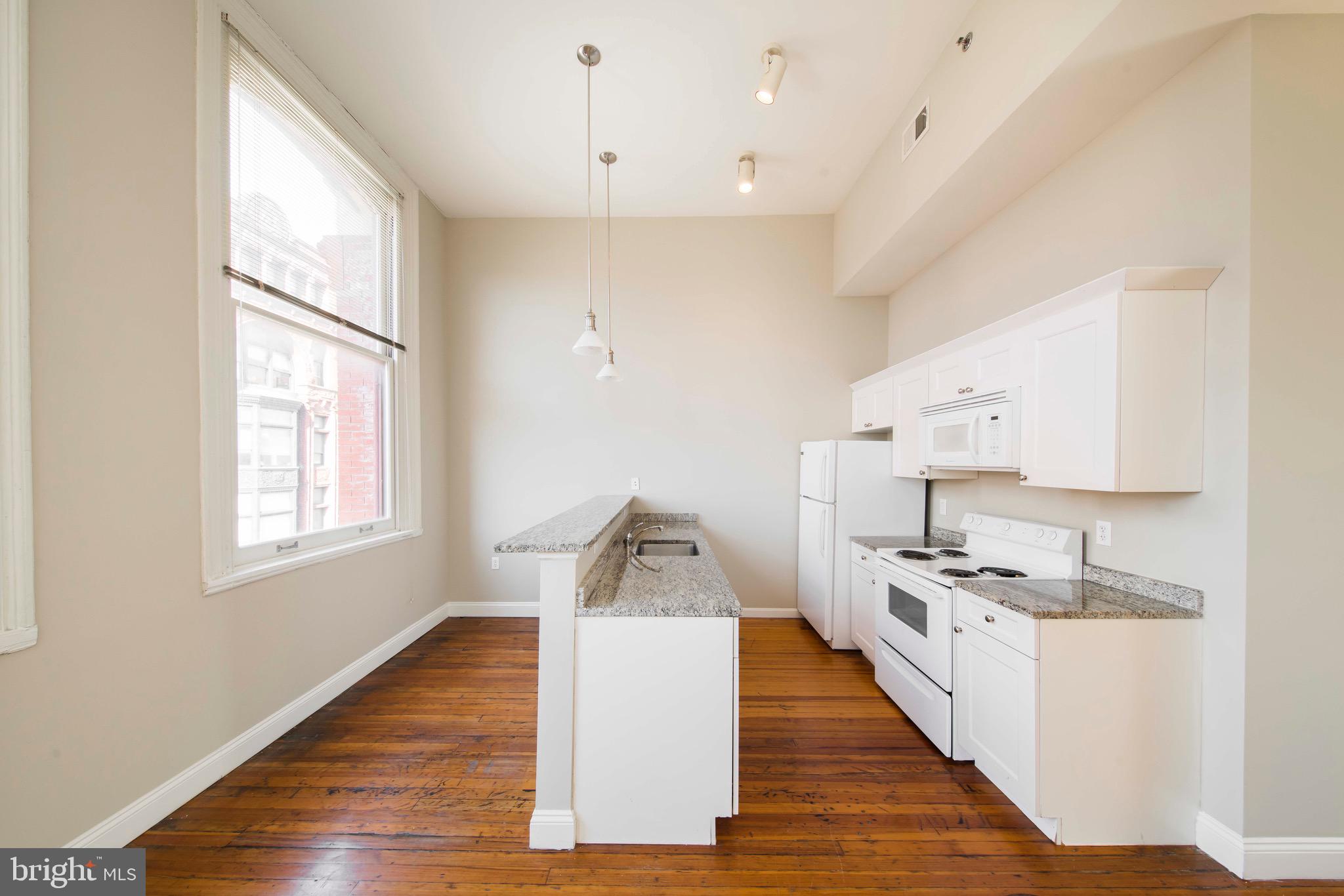 DOWNTOWN - Residential Lease