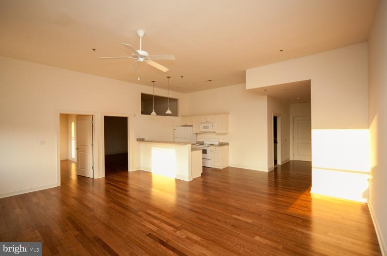 DOWNTOWN - Residential Lease