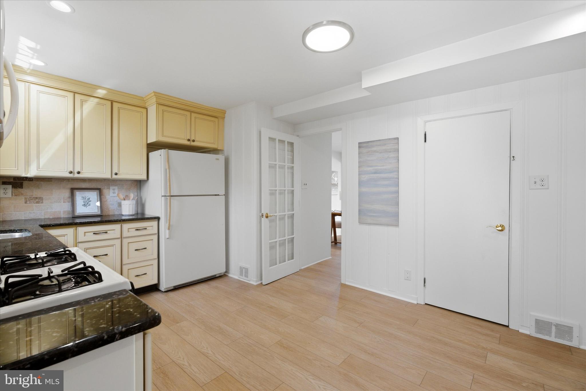 WOODMERE PARK - Residential