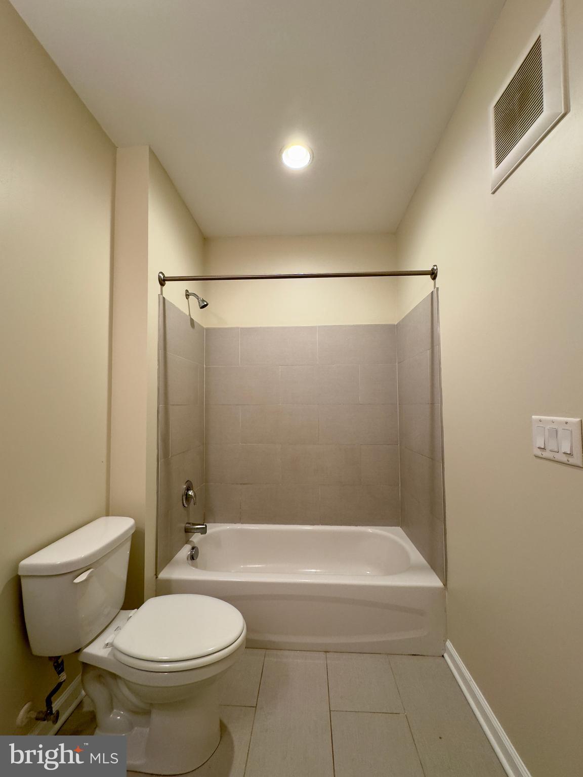 DOWNTOWN - Residential Lease