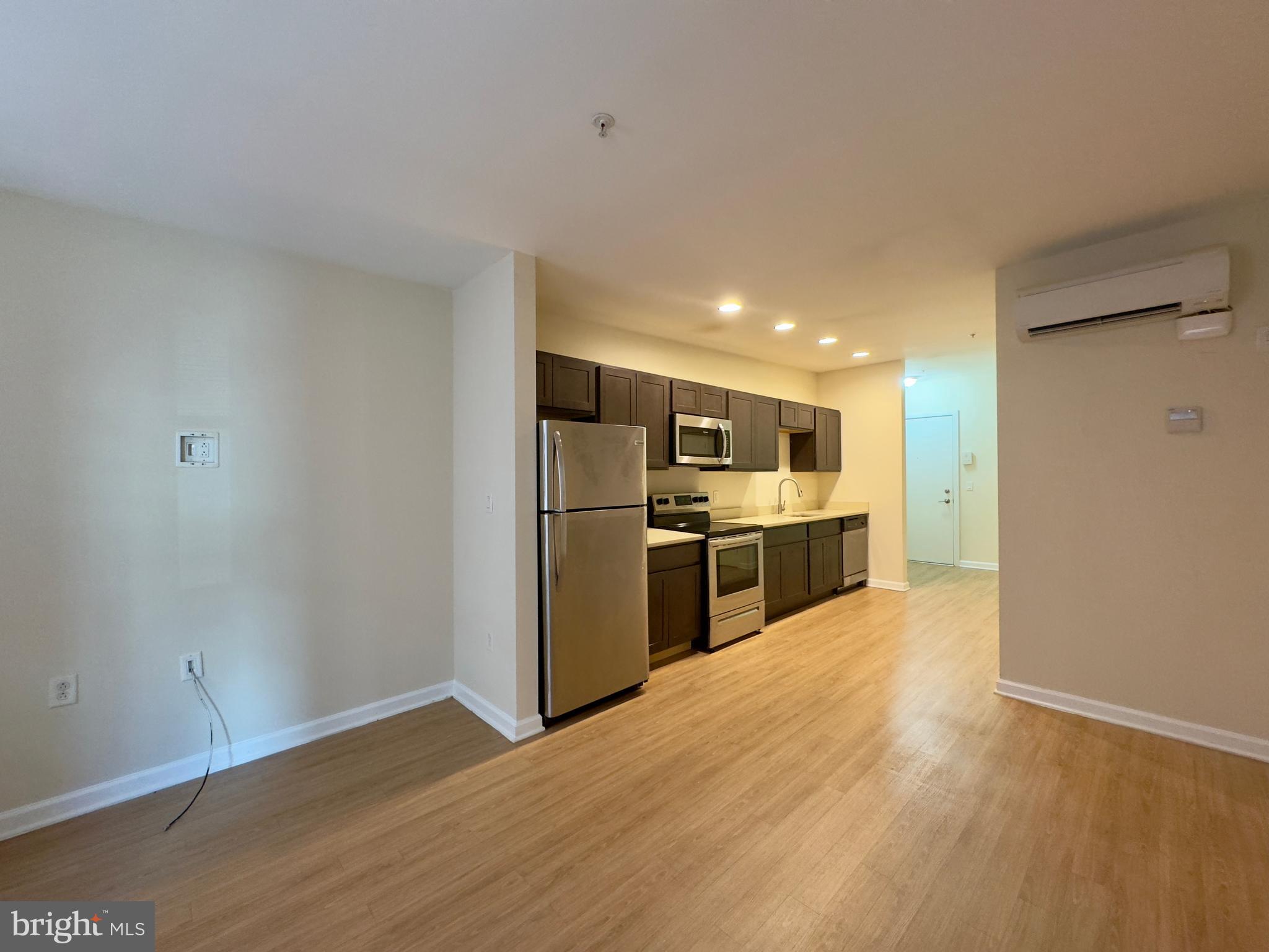 DOWNTOWN - Residential Lease