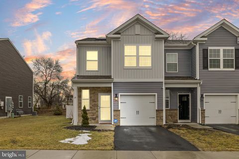 Townhouse For Sale - 25 Katherine Drive<br/> BURLINGTON, NJ 08016