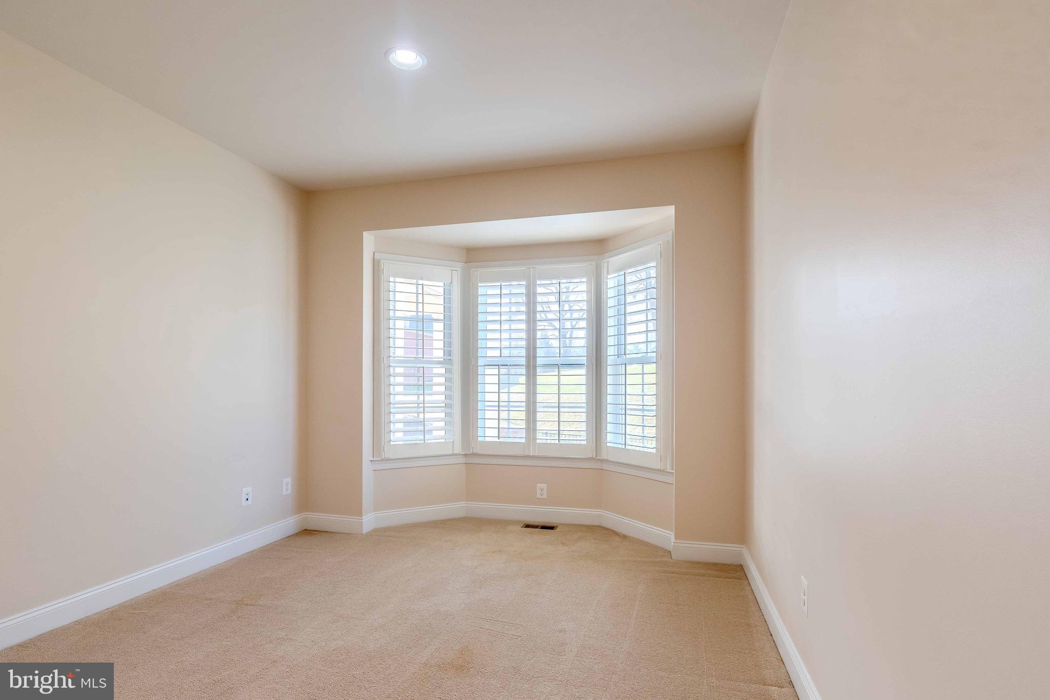 DOMINION VALLEY COUNTRY CLUB - Residential Lease
