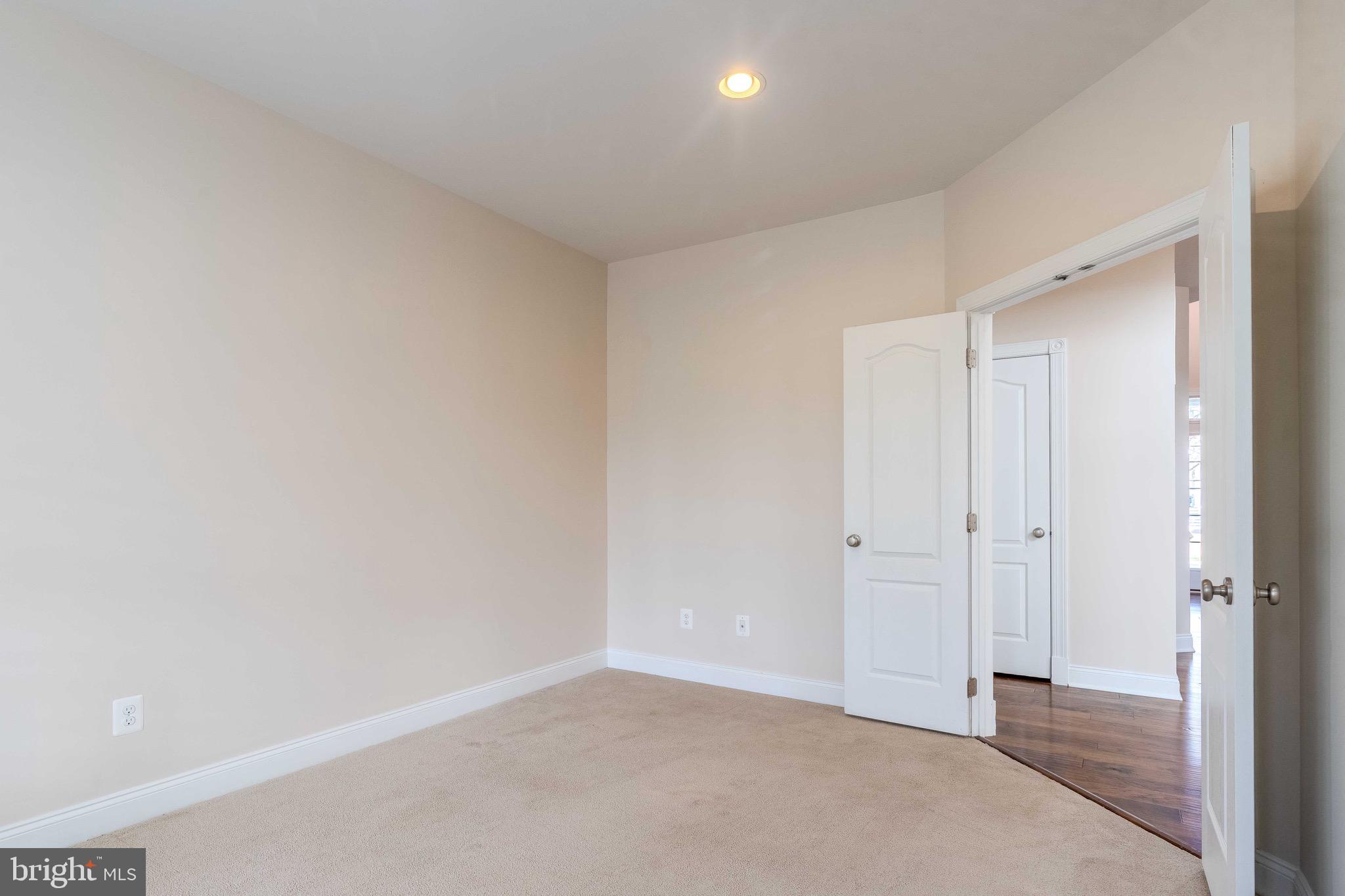 DOMINION VALLEY COUNTRY CLUB - Residential Lease