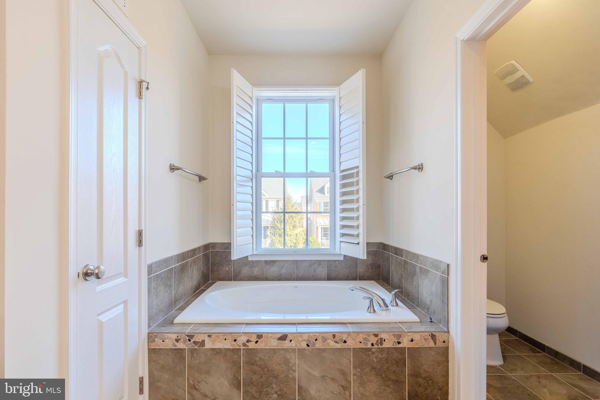 DOMINION VALLEY COUNTRY CLUB - Residential Lease