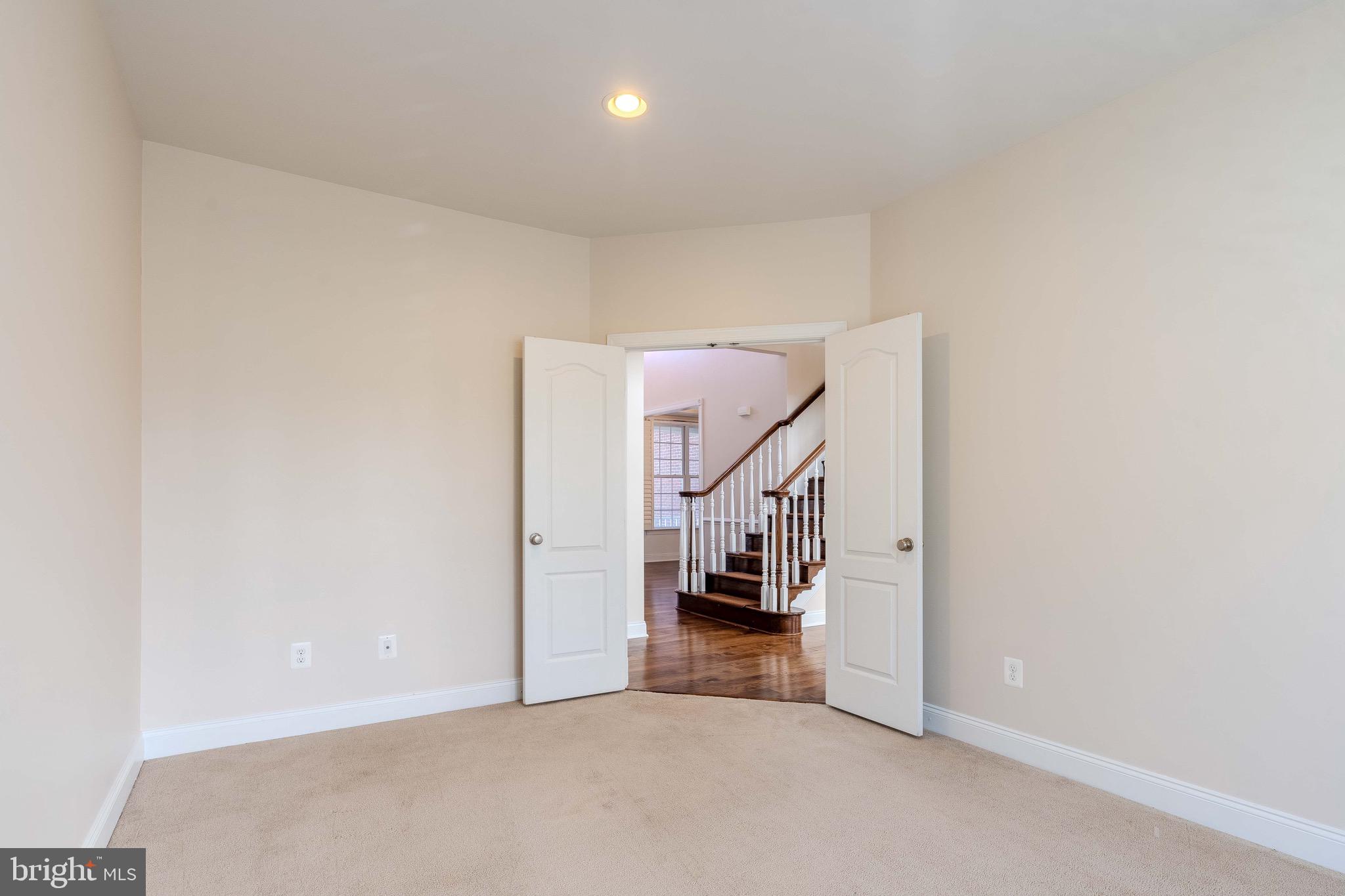 DOMINION VALLEY COUNTRY CLUB - Residential Lease