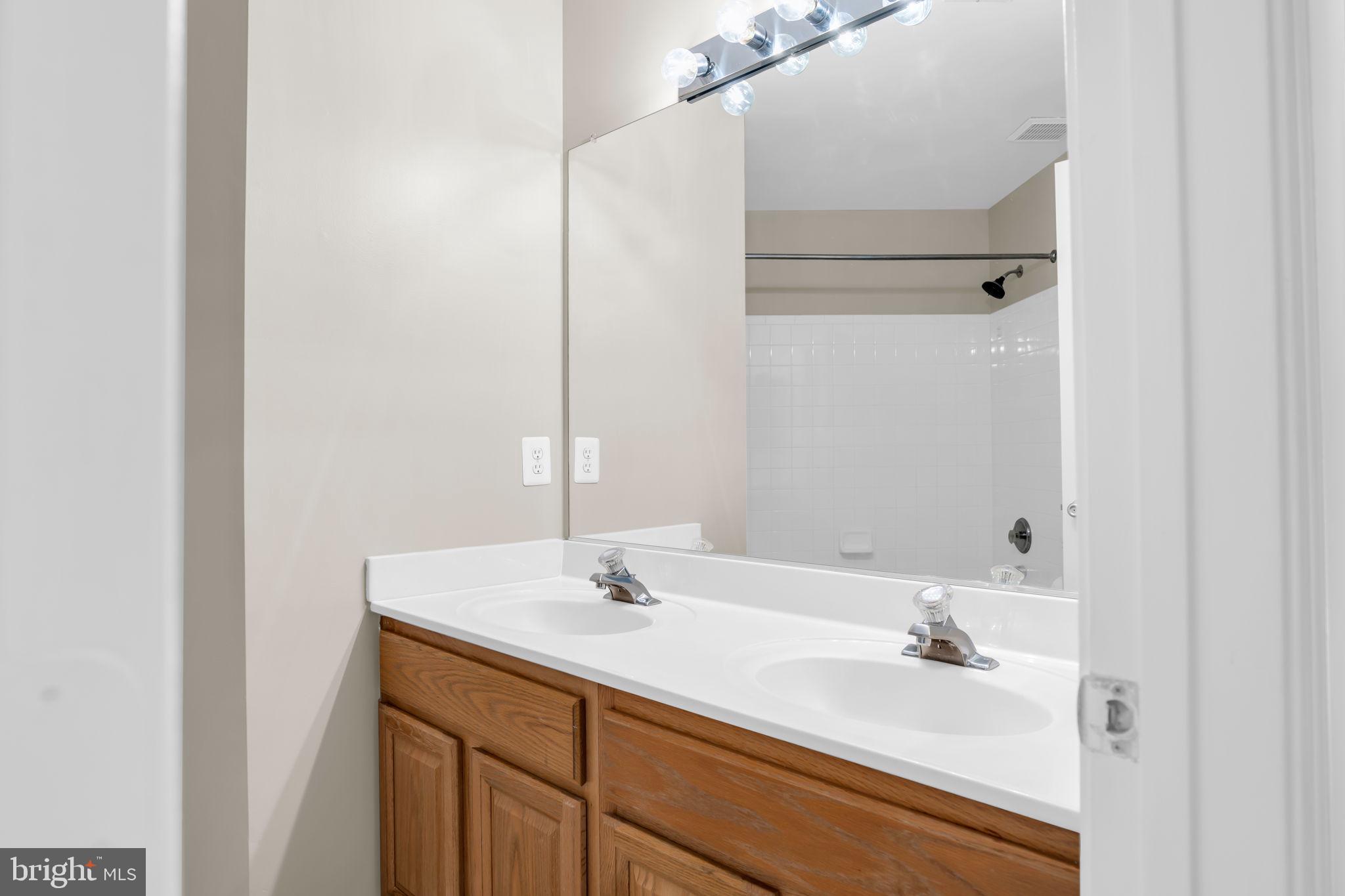 CENTRE RIDGE - Residential