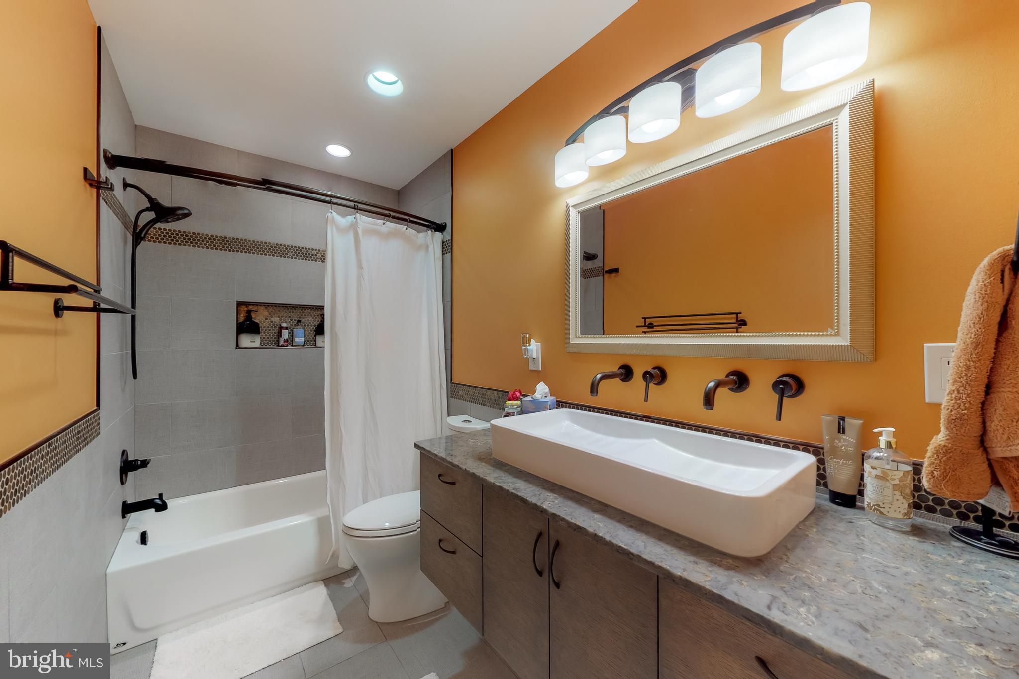 RIVERSIDE ESTATES - Residential