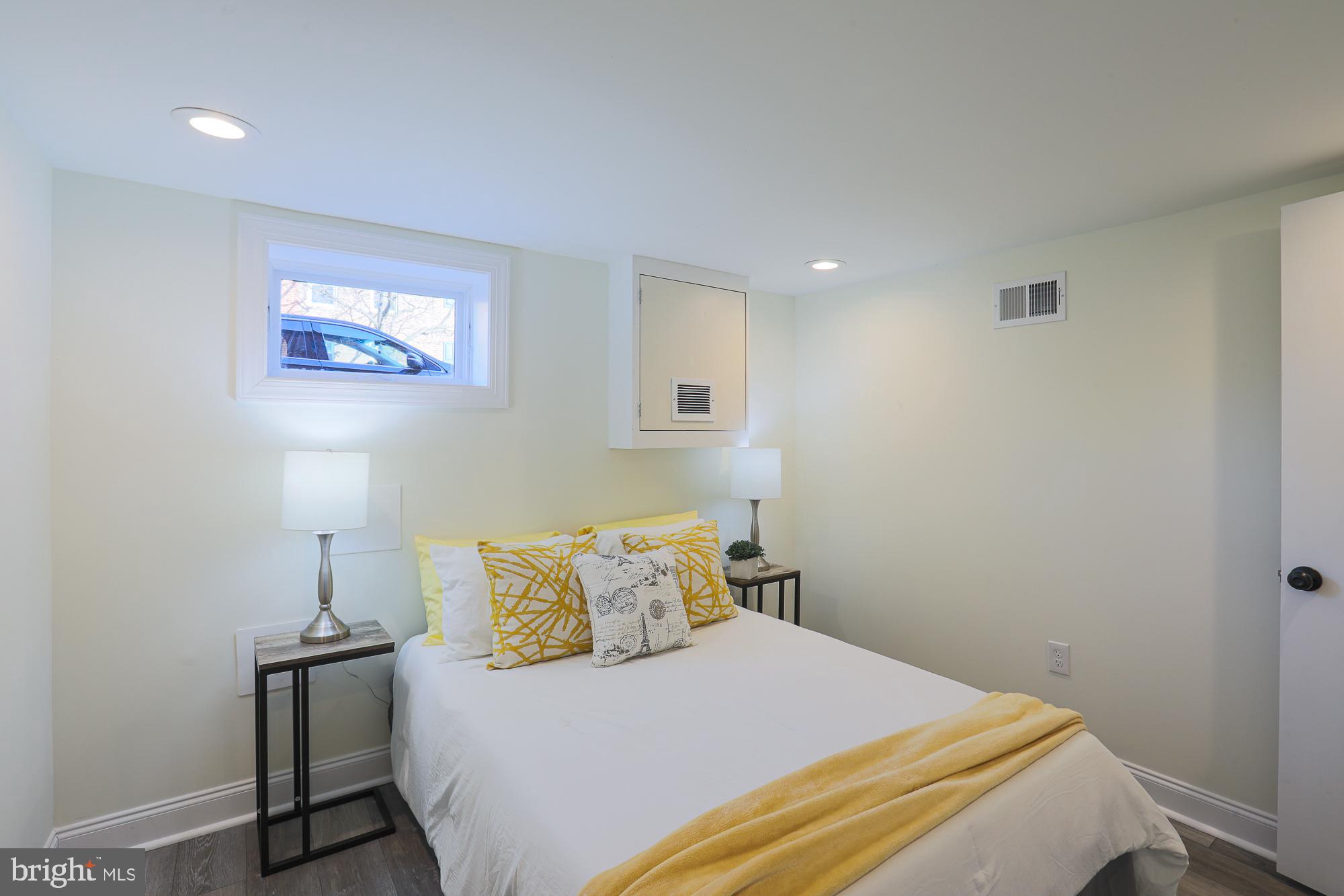 RIVERSIDE - Residential