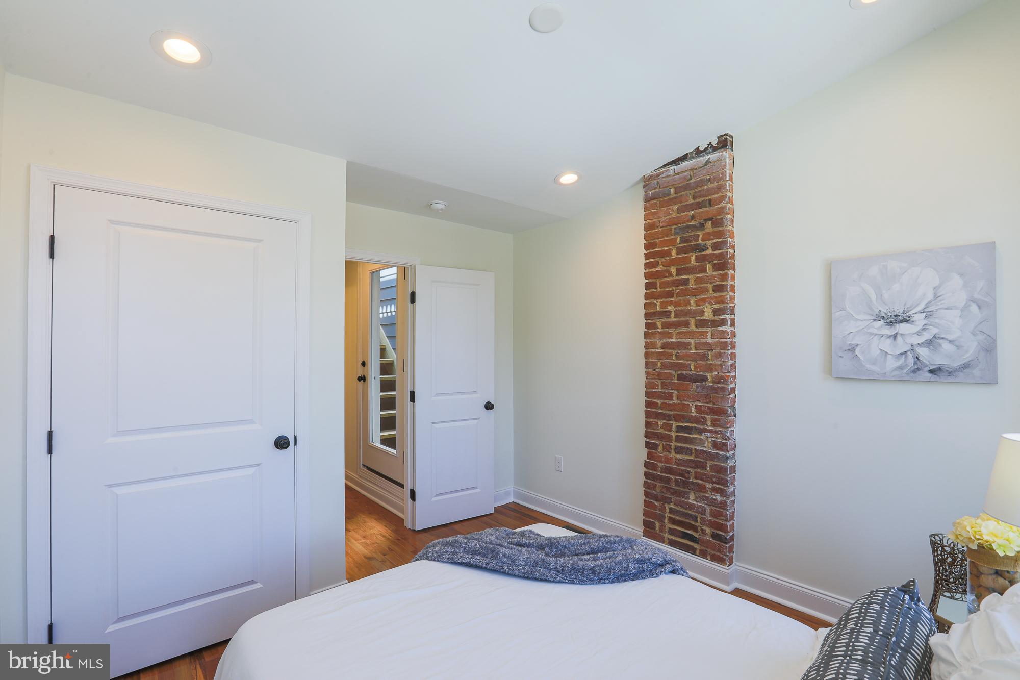 RIVERSIDE - Residential